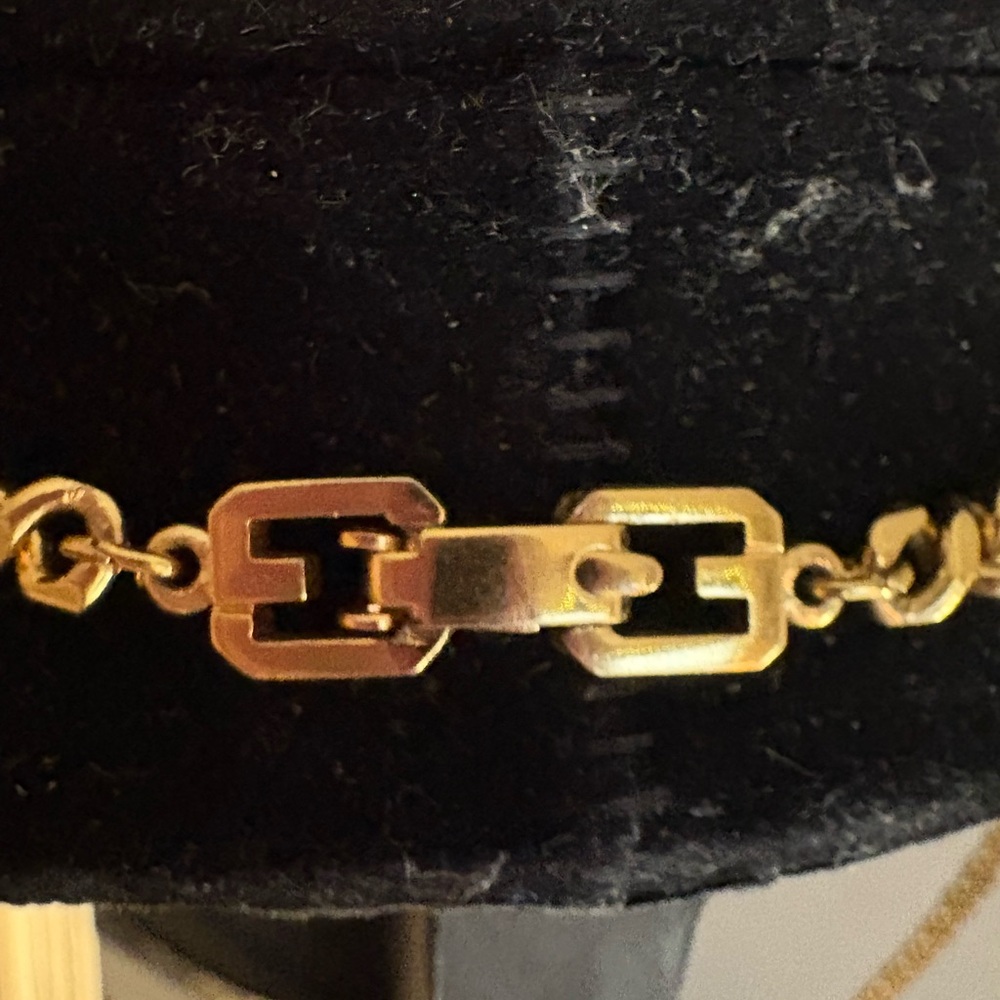 GIVENCHY Excellent Condition Bright Gold Chain Necklace - Picture 8 of 10